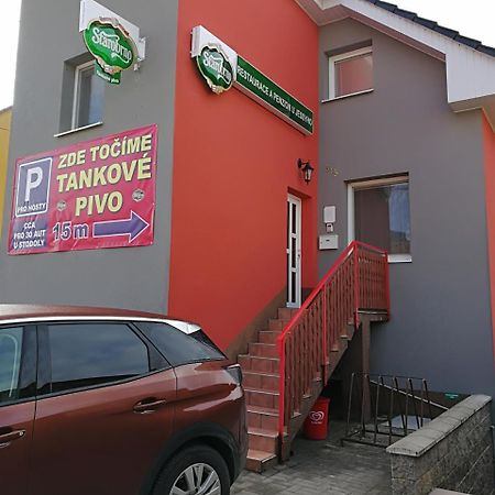 Restaurace A Penzion U Jessyho 페르나 외부 사진