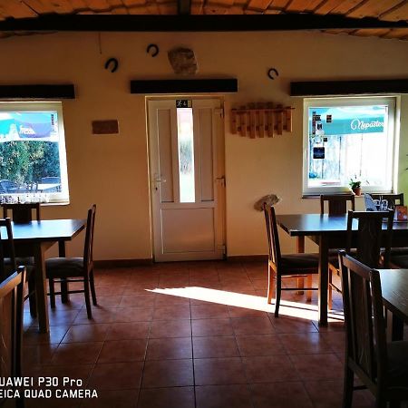Restaurace A Penzion U Jessyho 페르나 외부 사진