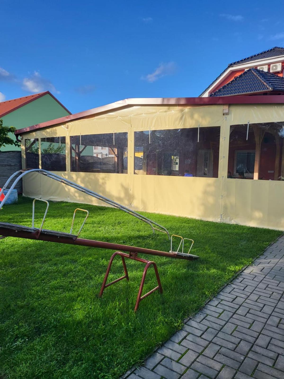 Restaurace A Penzion U Jessyho 페르나 외부 사진