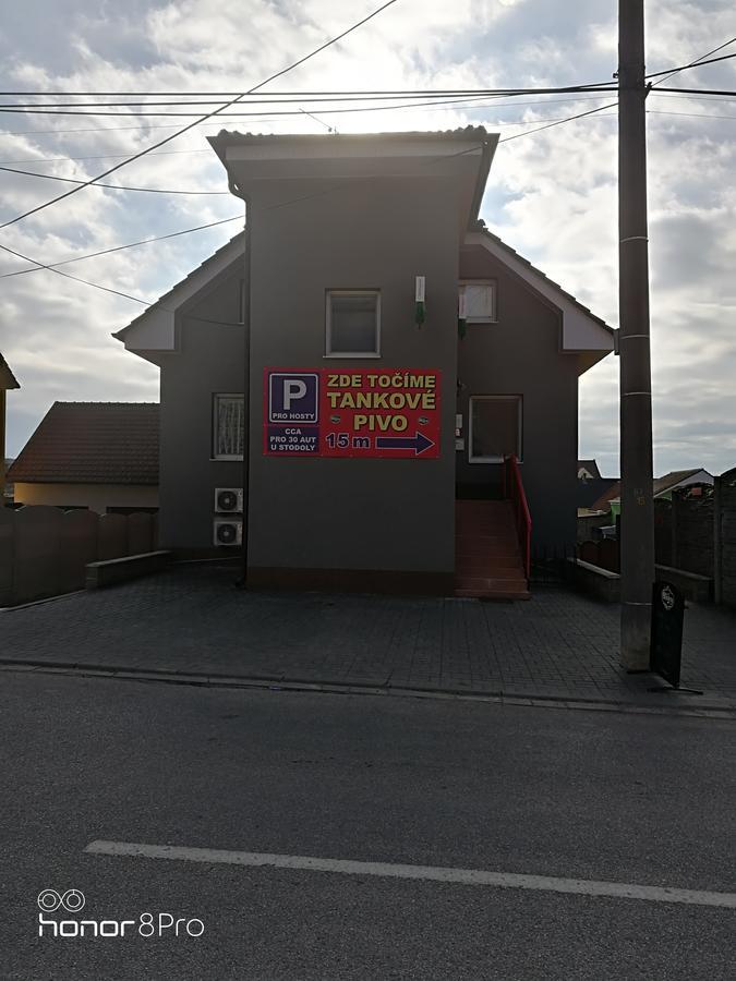 Restaurace A Penzion U Jessyho 페르나 외부 사진