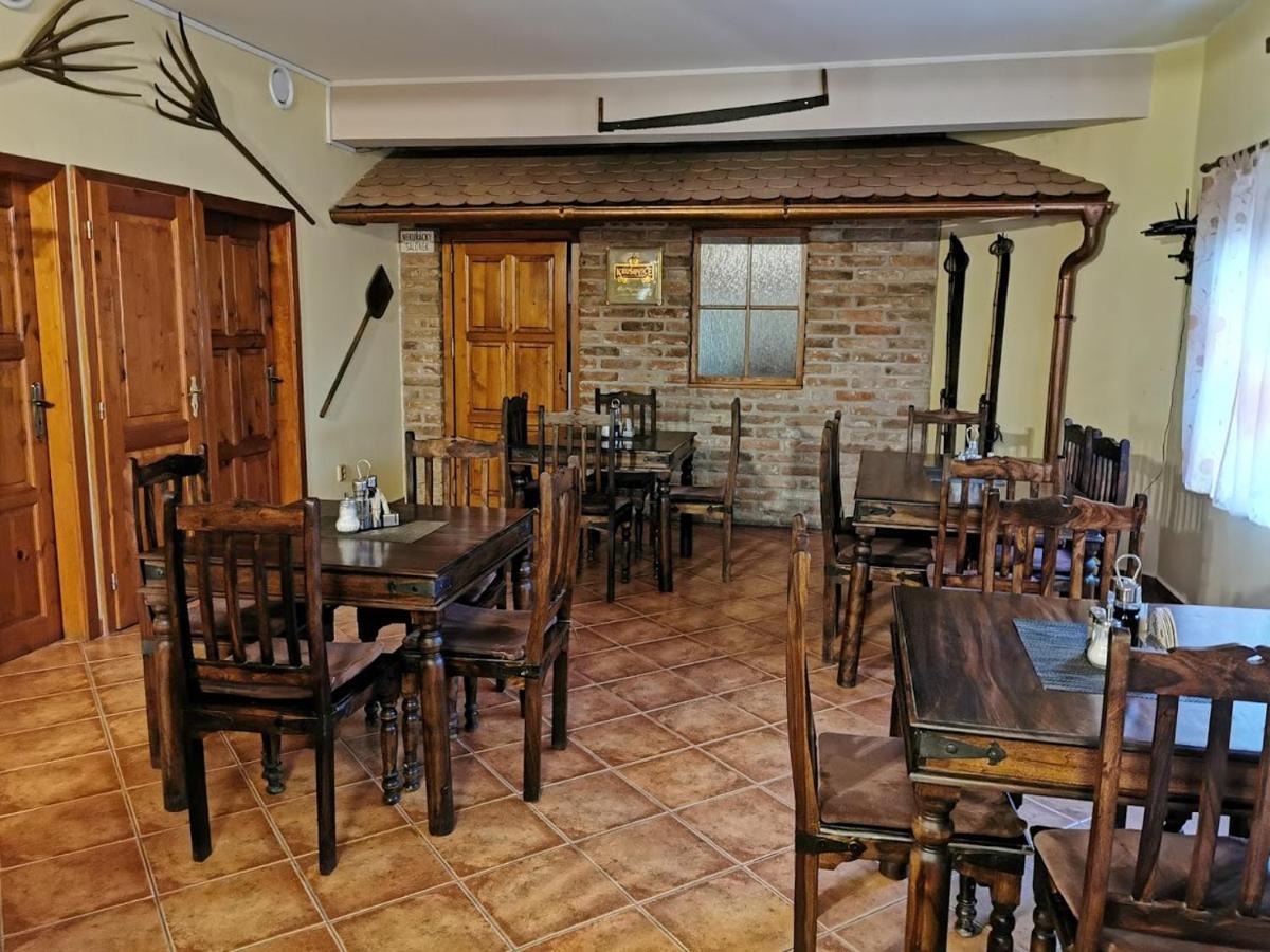 Restaurace A Penzion U Jessyho 페르나 외부 사진