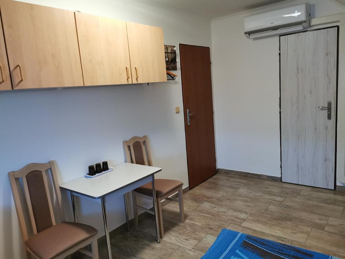 Restaurace A Penzion U Jessyho 페르나 외부 사진