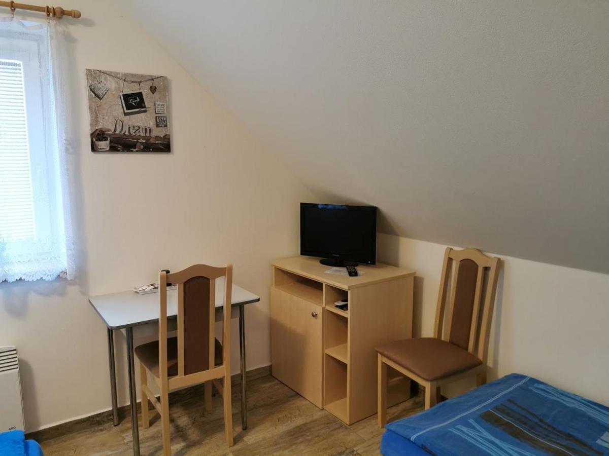 Restaurace A Penzion U Jessyho 페르나 외부 사진